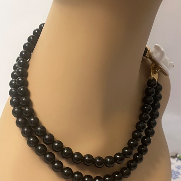 Vintage Kenneth J Lane for Avon Black Beaded Two Strand Necklace White Flower - Picture 3 of 9